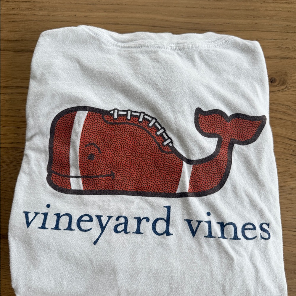 Vineyard Vines boys long sleeve White T with football Whale size small (8-10)